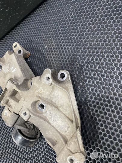 Кронштейн генератора (натяжитель) Renault megane 2