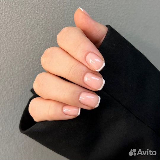 Модель на маникюр