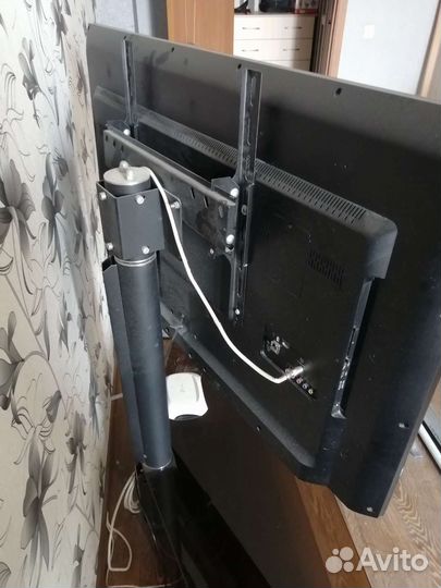 Стеклянная тумба под тв