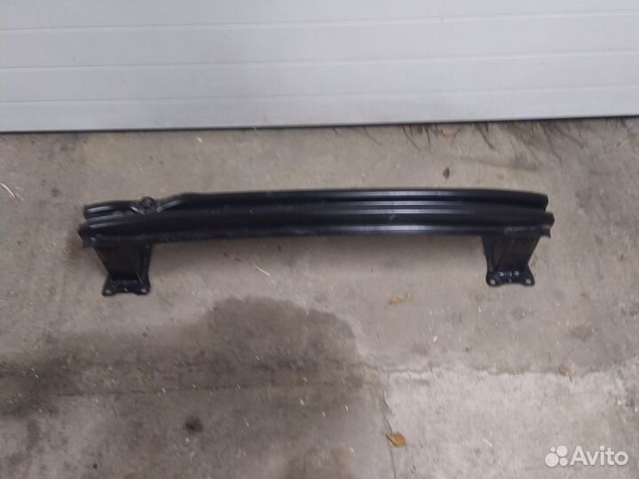 Задняя балка усилитель шкода карок