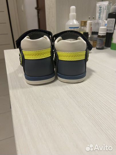 Сандали новые