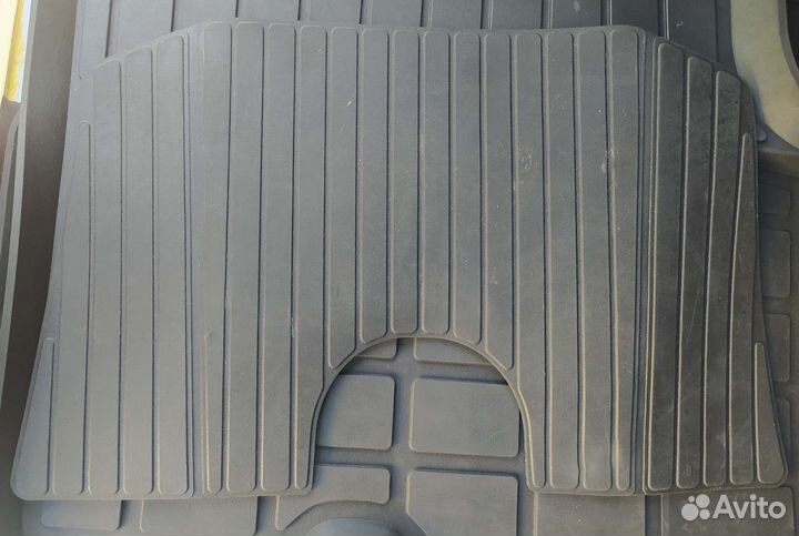 Автомобильные коврики резиновые