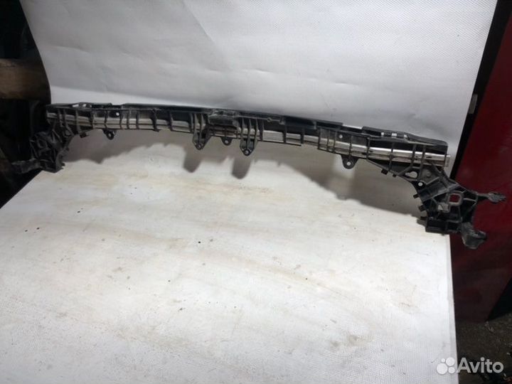 Кронштейн радиатора передний Mercedes-Benz C-Class