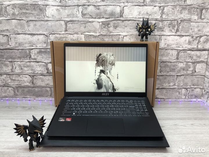 MSI Modern 15 AMD Ryzen 5 5625U / 15.6