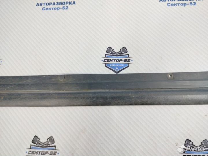 Уплотнитель двери передний правый Nissan Qashqai