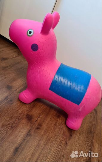 Большая резиновая свинья для прыжков