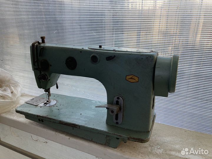 Швейная универсальная промышленная машинка