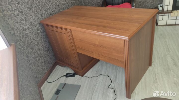 Письменный рабочий стол