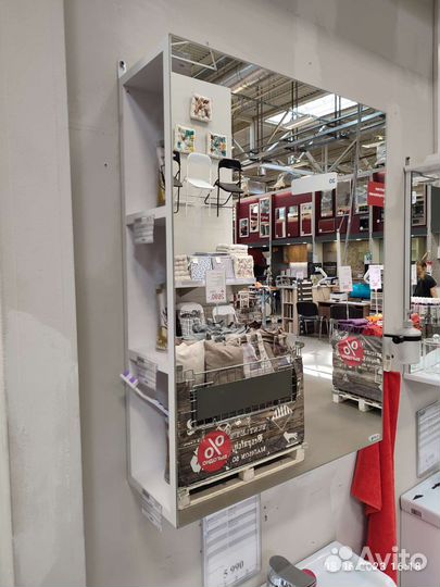 Полка навесная в ванную с зеркалом