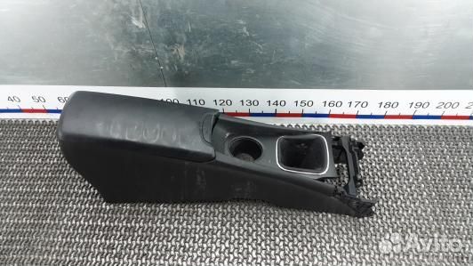 Подлокотник центральный toyota avensis T27 (DBG23I