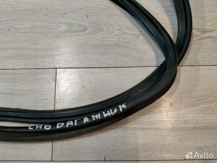 Уплотнительная резинка багажника Toyota Chaser