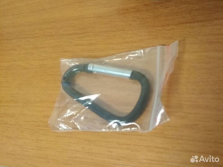 Чехол для наушников фирменный с карабином новый
