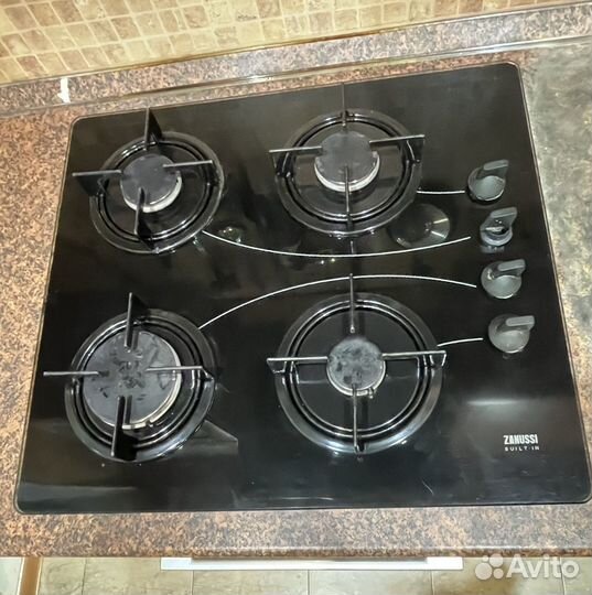 Встроенный куханный гарнитур