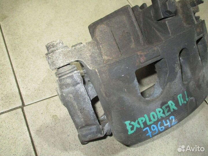 Суппорт передний левый Ford Explorer 5