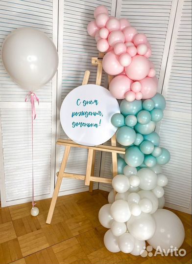 Фотозона с мольбертом