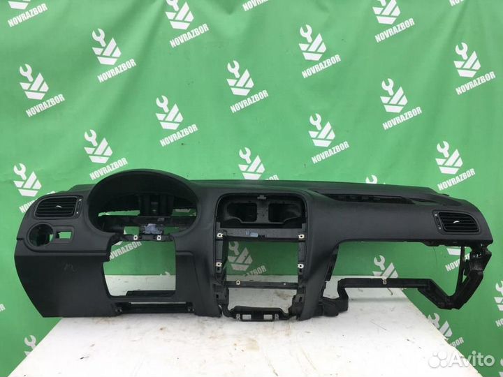 Торпедо Фольксваген Поло седан рус