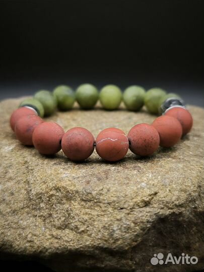 Турисаз. Браслет из натуральных камней