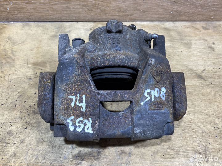 Суппорт передний левый Renault Scenic 3 S108