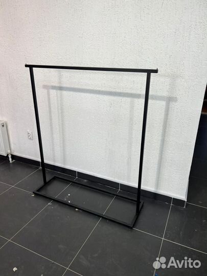 Вешалка напольная металлическая