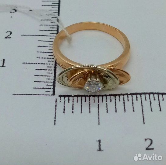 Кольцо с природным камнем Золото