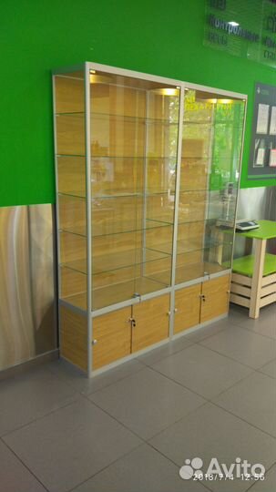 Витрины стеклянные для магазина