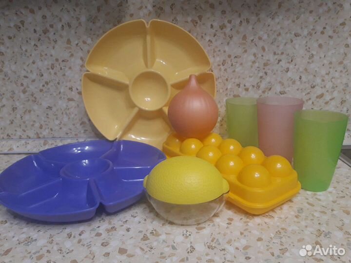 Контейнер для лука,яиц.Менажница.Салатники 5 -1,8л