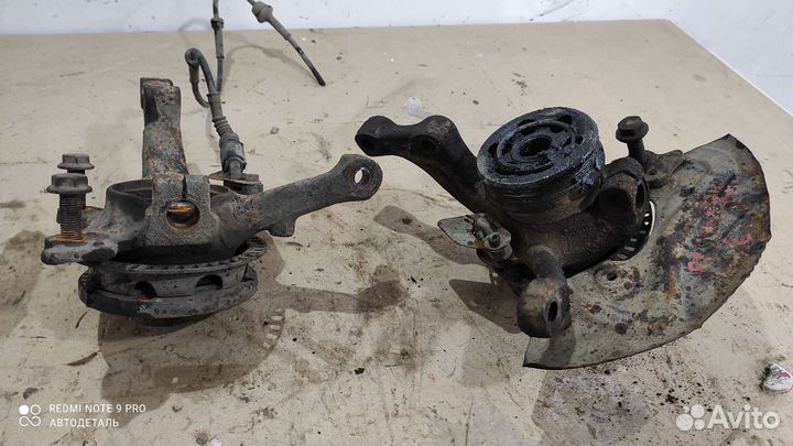 Поворотный кулак Volkswagen Passat B4