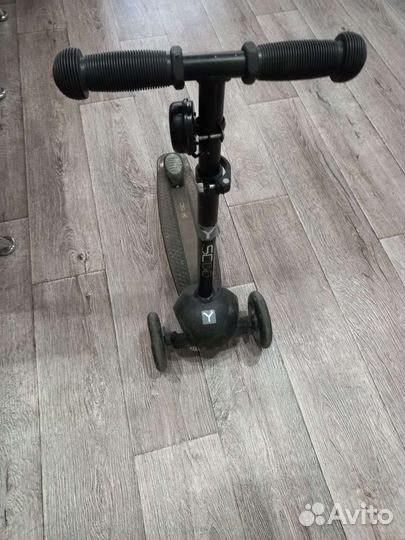 Самокат трехколесный