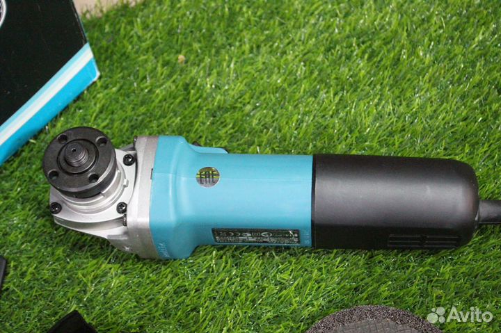 Угловая шлифмашина Makita 9557HN Новая