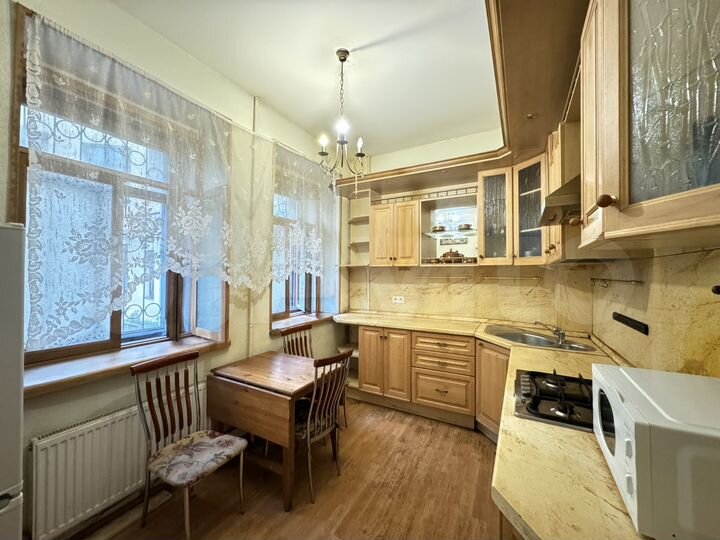 2-к. квартира, 79 м², 1/4 эт.