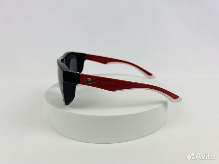 Солнцезащитные очки Lacoste