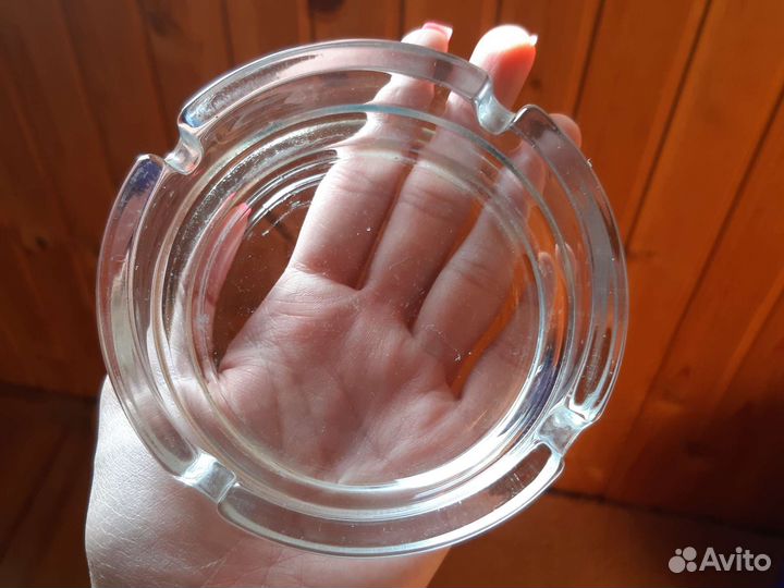 Стеклянная пепельница