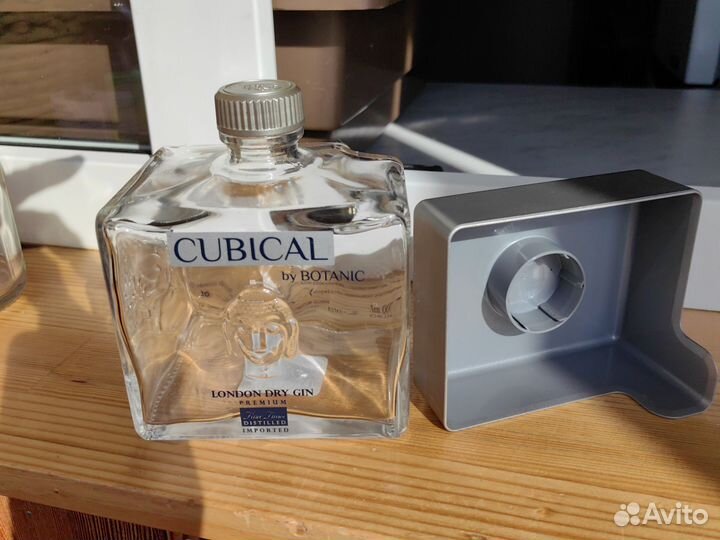 Бутылка коллекционная из под джина Будда