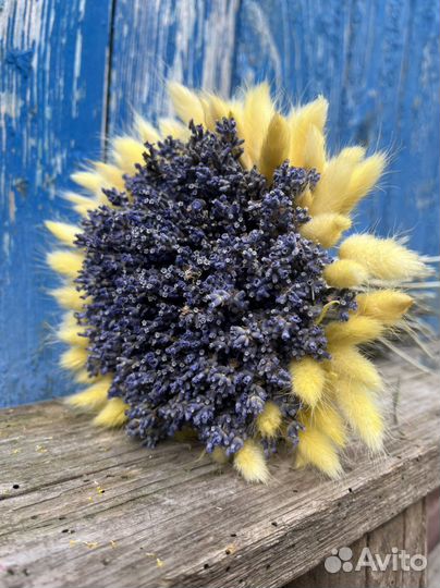 Букет с лагурусом и лавандой