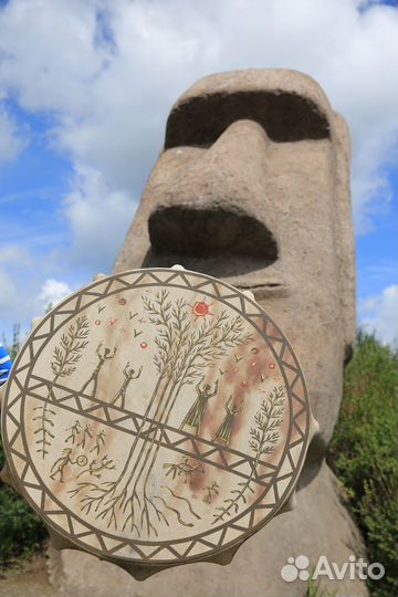 Шаманский бубен и куклы шамана