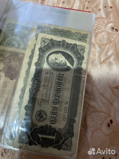 Коллекция купюр и монет