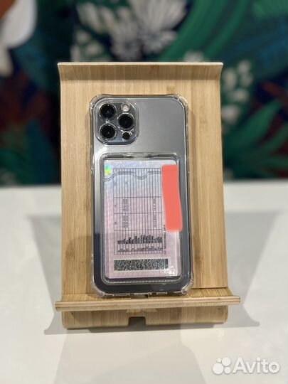 Чехол с картхолдером на iPhone