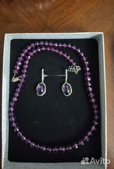 Серьги и бусы