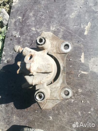 Суппорт тормозной передний правый Renault Logan