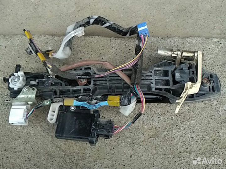 Ручка задняя правая Toyota Land Cruiser 200