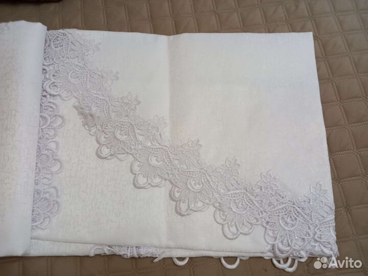 Скатерть белая с кружевами новая 150 на 220