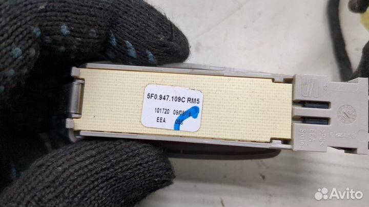 Фонарь салона Volkswagen Tiguan