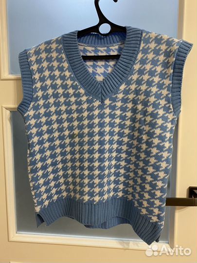 Жилетка женская вязаная