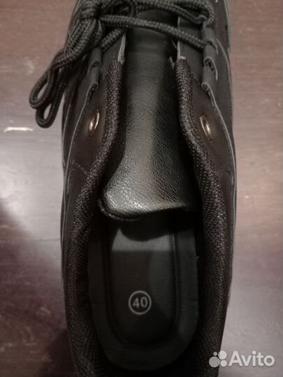 Кроссовки женские