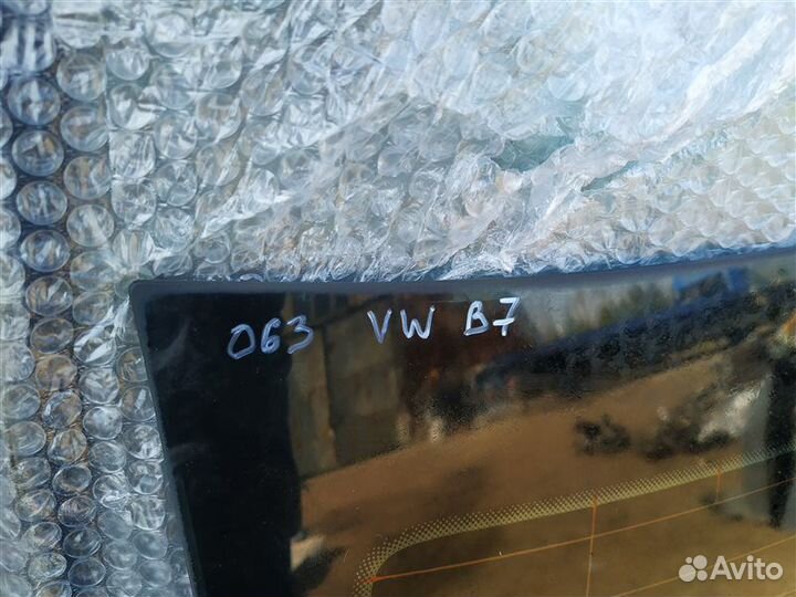 Стекло заднее Volkswagen Passat B7 1.4 caxa 2011