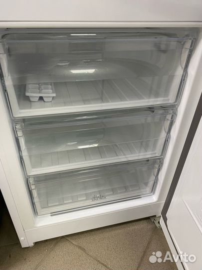 Холодильник Hotpoint HTS 5200 W(Т)