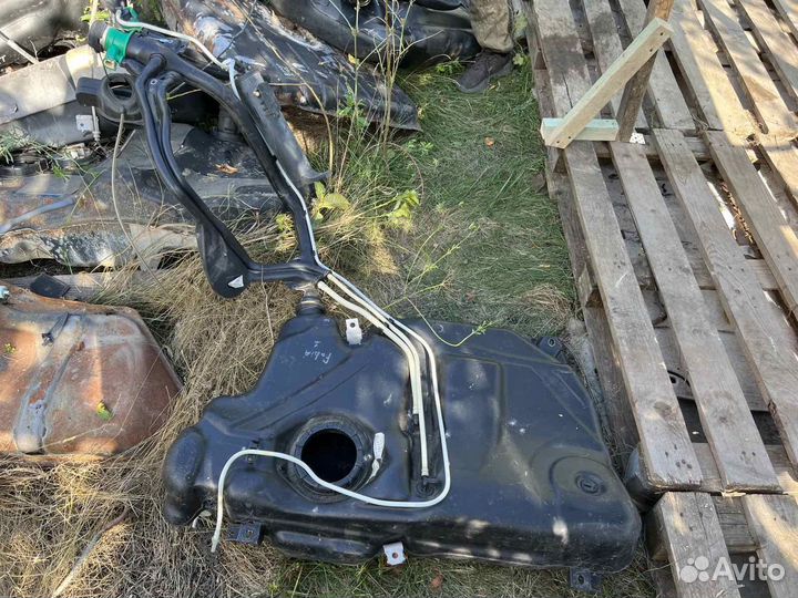 Бензобак Фабия 1 топливный бак Шкода