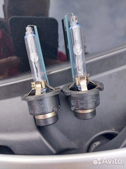 Продам лампы ксенон,цоколь D4S.б/у. Не тухнут