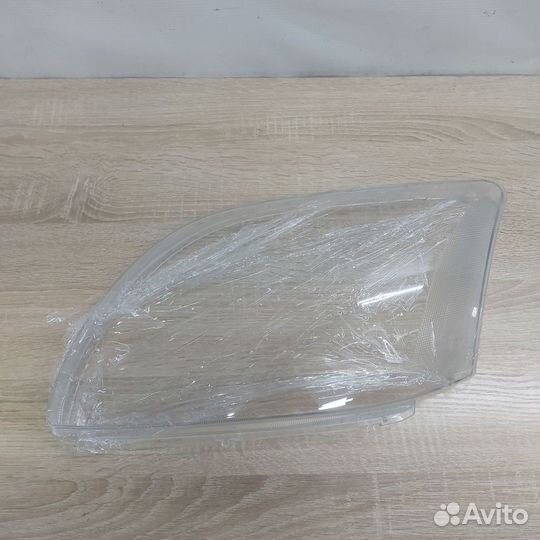 Стекла фар Toyota Avensis T25