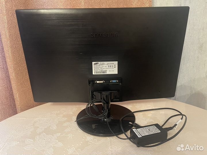 Монитор Samsung S24C350BL